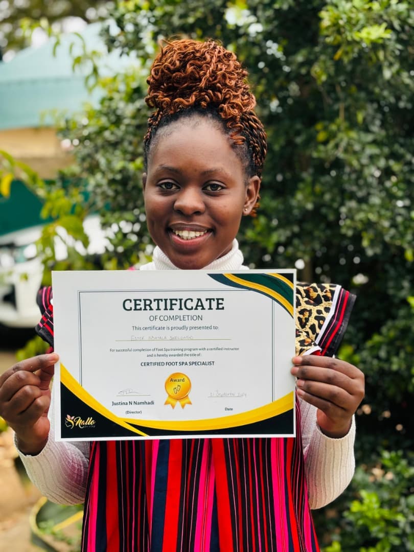 A Nallo academy graduate with her Certified Foot Spa Specialist certificate